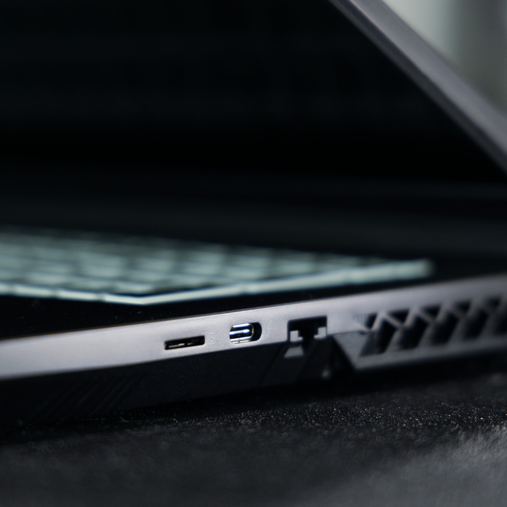 TITAN XL-17 PRO MAX Laptop Workstation