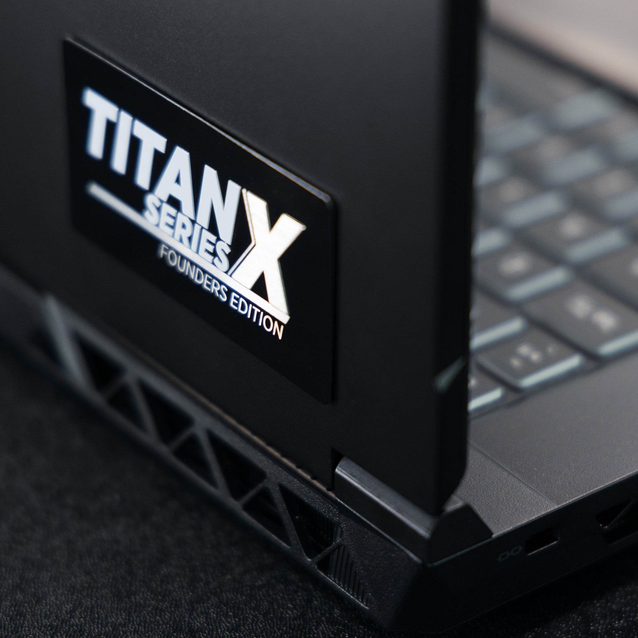 TITAN XL-17 PRO MAX Laptop Workstation