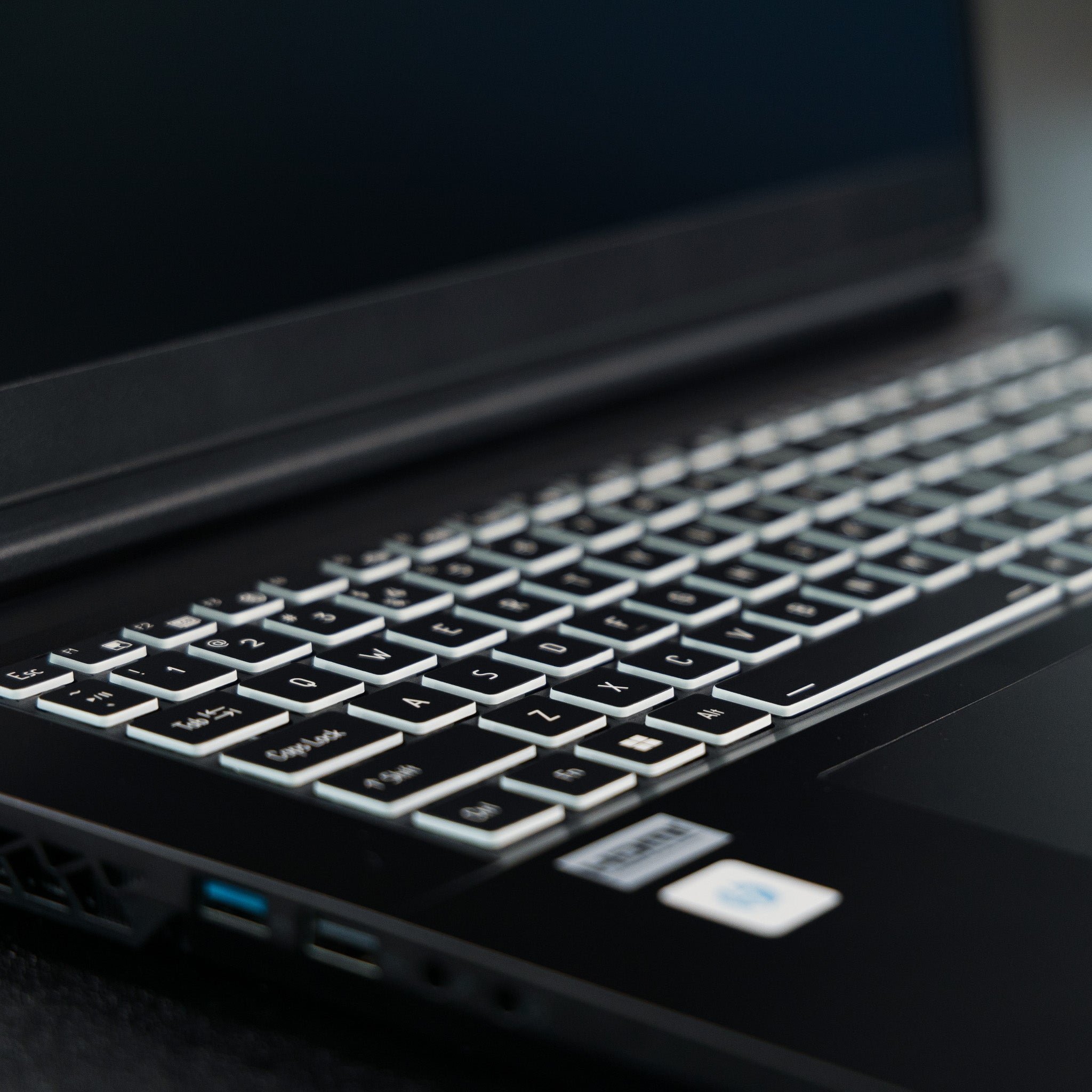 TITAN XL-17 PRO MAX Laptop Workstation
