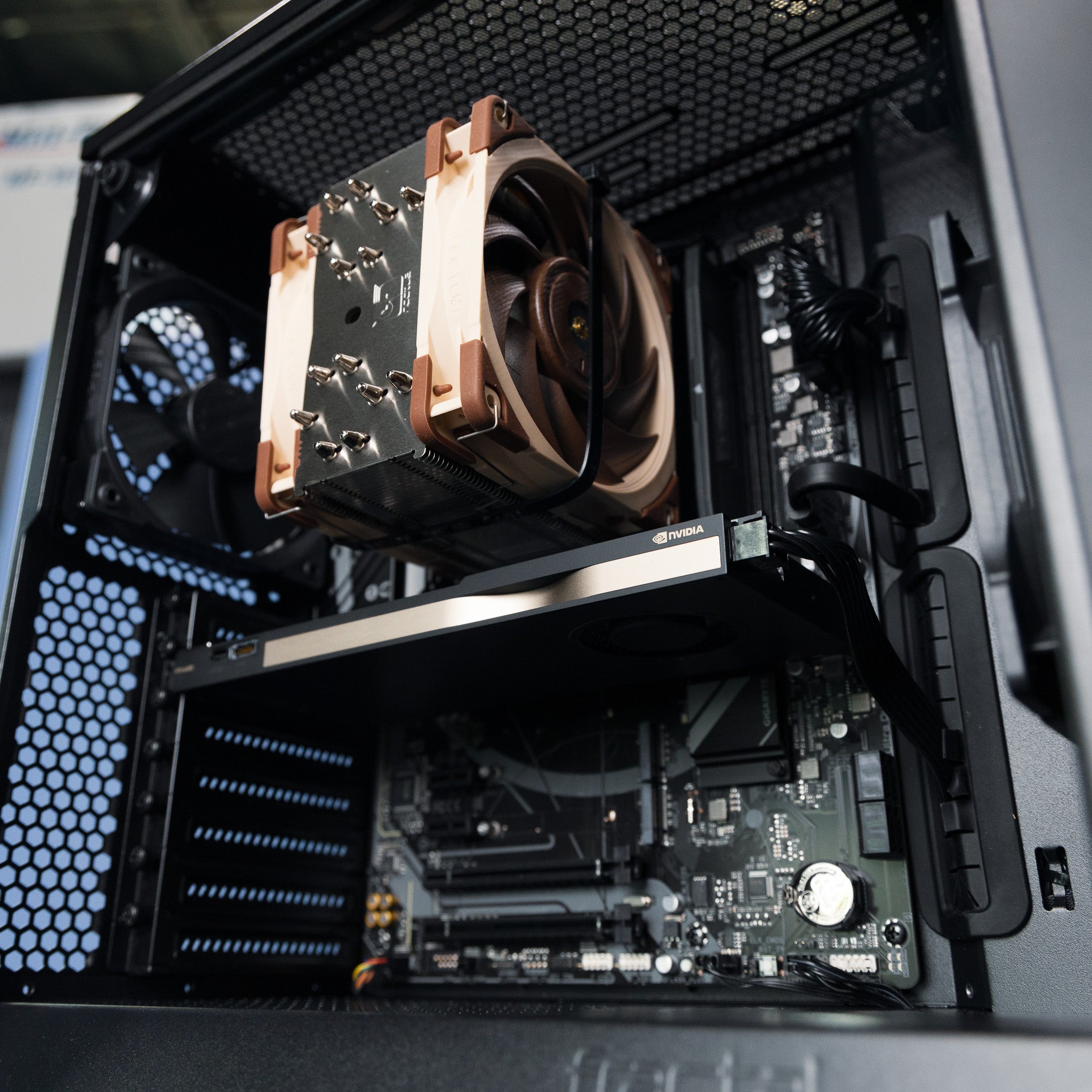 TITAN X-1 PRO ULTIMATE Desktop Workstation